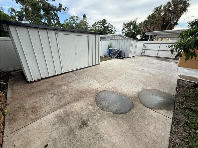 Building Photo - 4394 Pompano Dr SE