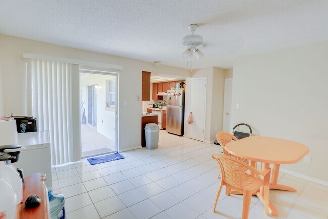 Building Photo - 3086 Bluebrook Dr