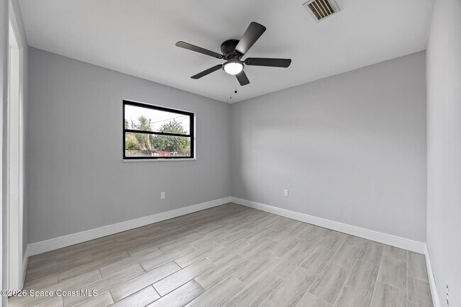 Building Photo - 419 Marquis St