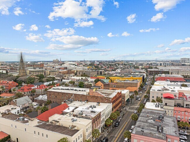 Building Photo - Available 9/1. Awesome 1 BR/1.5 BA Apartme...