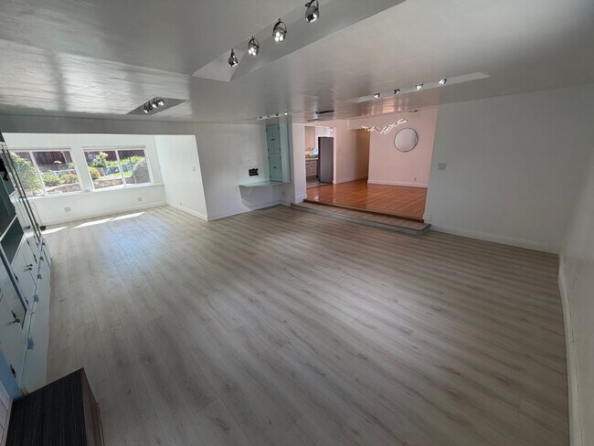 Building Photo - 7210 Zelinda Dr