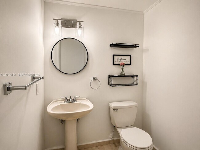 Building Photo - 9155 Fontainebleau Blvd