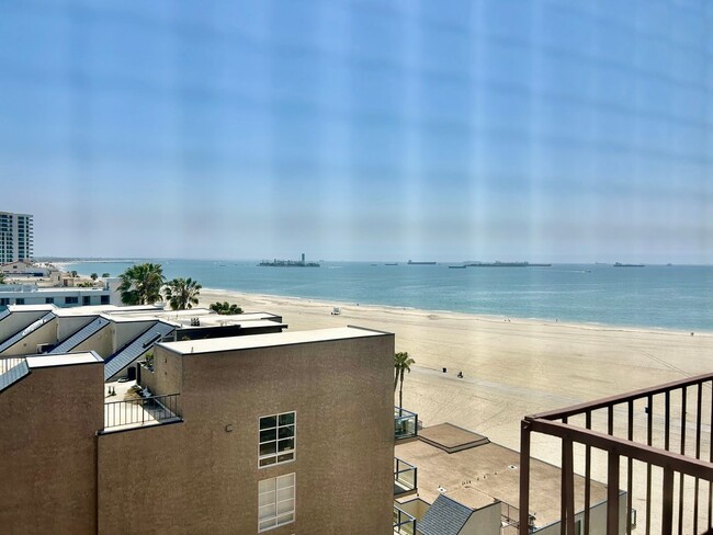 Building Photo - 7th Floor Studio Condo in Historic Buildin...