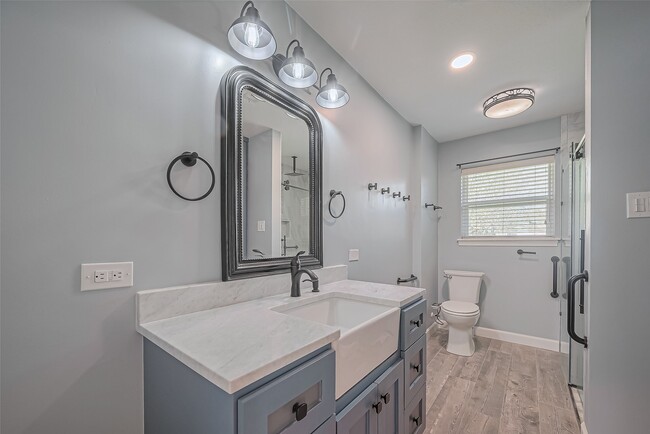 Building Photo - 16506 Amcreek Rd