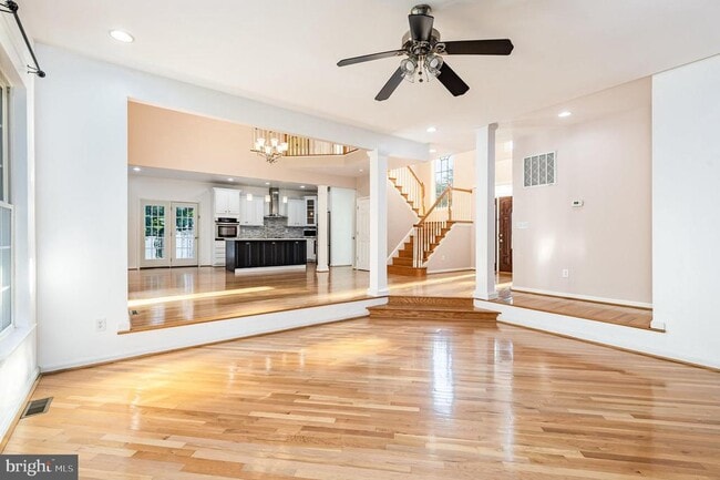 Building Photo - 9212 Isle of Laurels