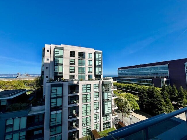 Building Photo - City living at its best! 2 BR/2 BA @ the M...