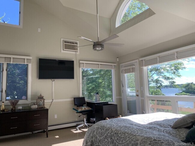 Building Photo - 42 Towd Point Rd