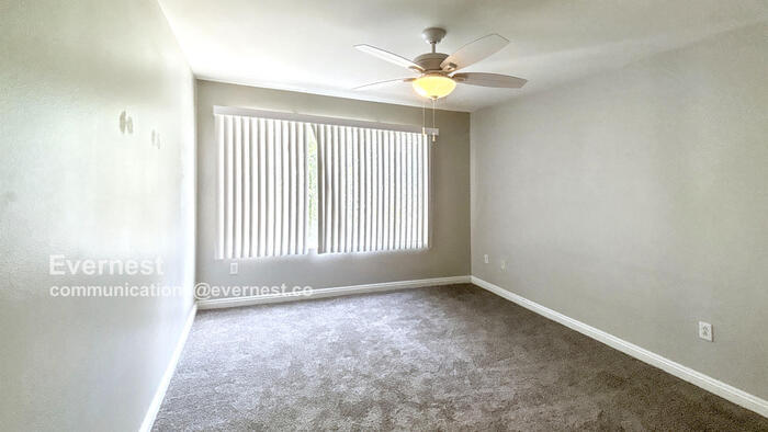 Building Photo - 5710 E Tropicana Ave