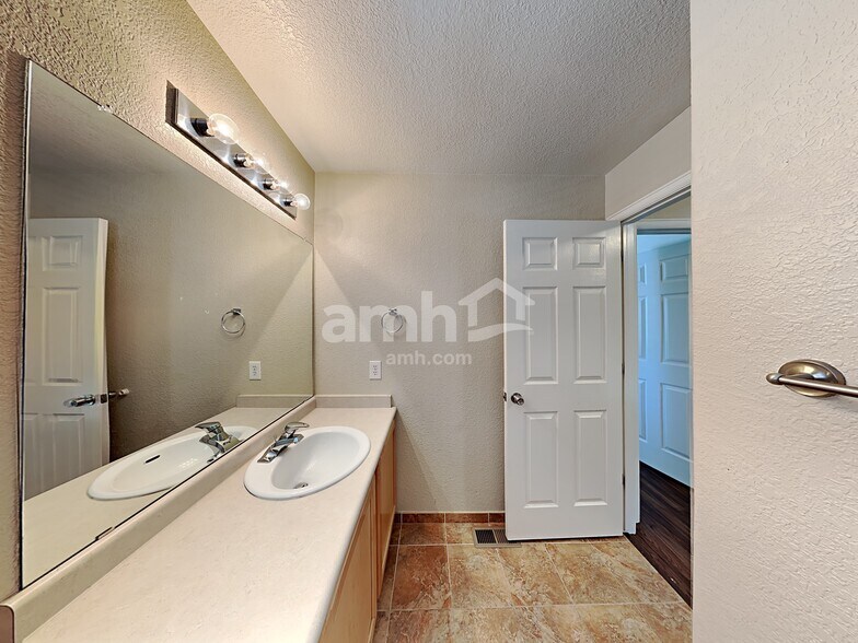 Building Photo - 20000 Mitchell Pl