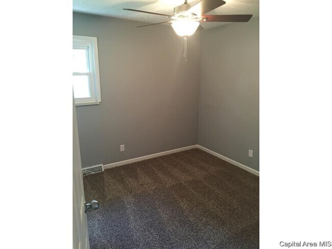 Building Photo - Beautiful 3 Bedroom Mid Century Modern Hom...