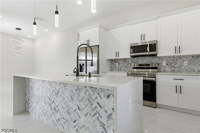 Building Photo - 1442 NE 33rd Ln
