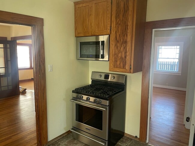 Building Photo - WILLOW GLEN - Well Maintained 2/1.5 In Bea...