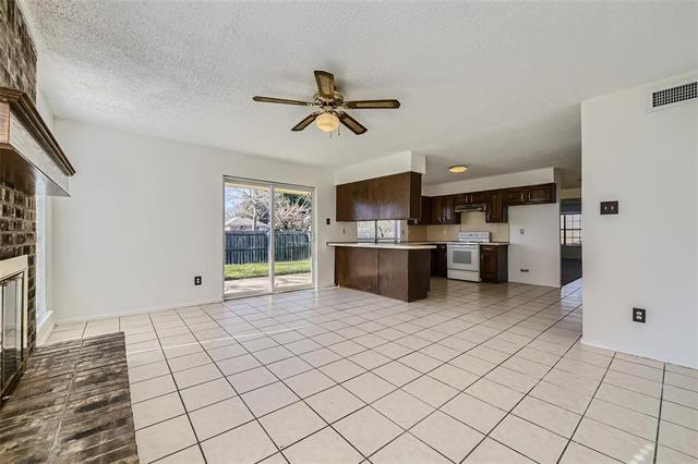 Building Photo - 2200 Sequoia Ln