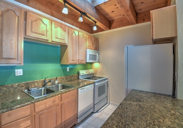 Building Photo - Incline Village: Condo - 3 Bedrooms, 2 Ful...
