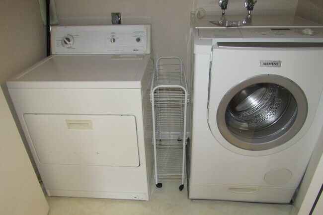 Building Photo - Well Kept 2 Bed/1 Bath Upstairs Condo in South Livermore