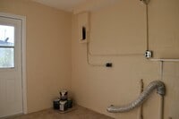Building Photo - Reduced price! Great Neighborhood!