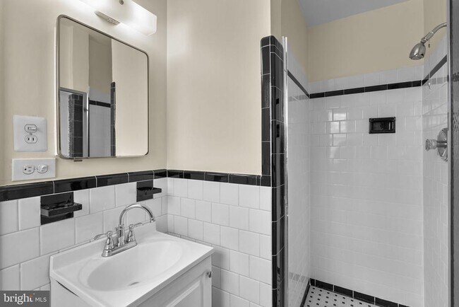 Building Photo - 5617 Knollwood Rd