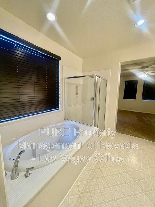 Building Photo - 117 Castle Course Ave