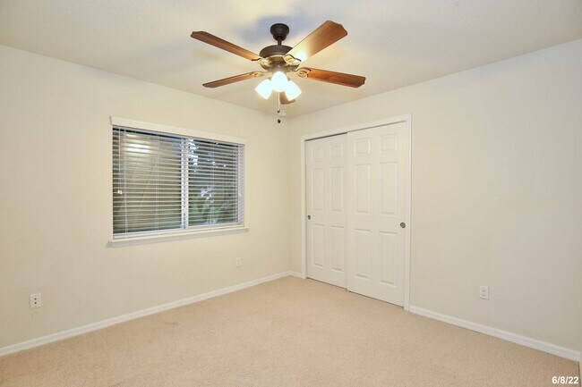 Building Photo - Beautiful 3/2 Corner Duplex with Water Vie...