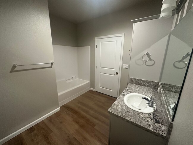 Building Photo - Wood Ranch Apartments 506
