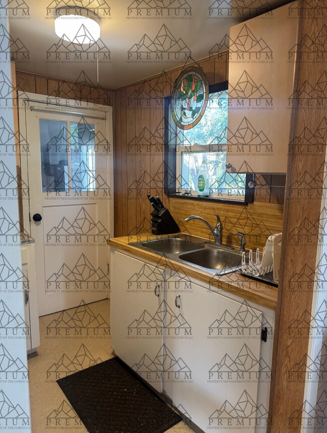 Building Photo - 408 Vista Dr