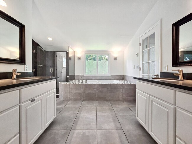 Building Photo - Stunning 4-Bedroom Home with Luxurious Mas...