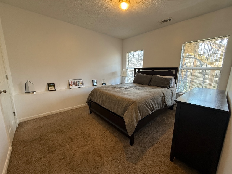 Building Photo - 669 Granwood Blvd