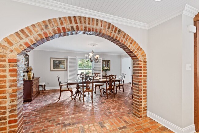 Building Photo - 1026 S Morgan Ave