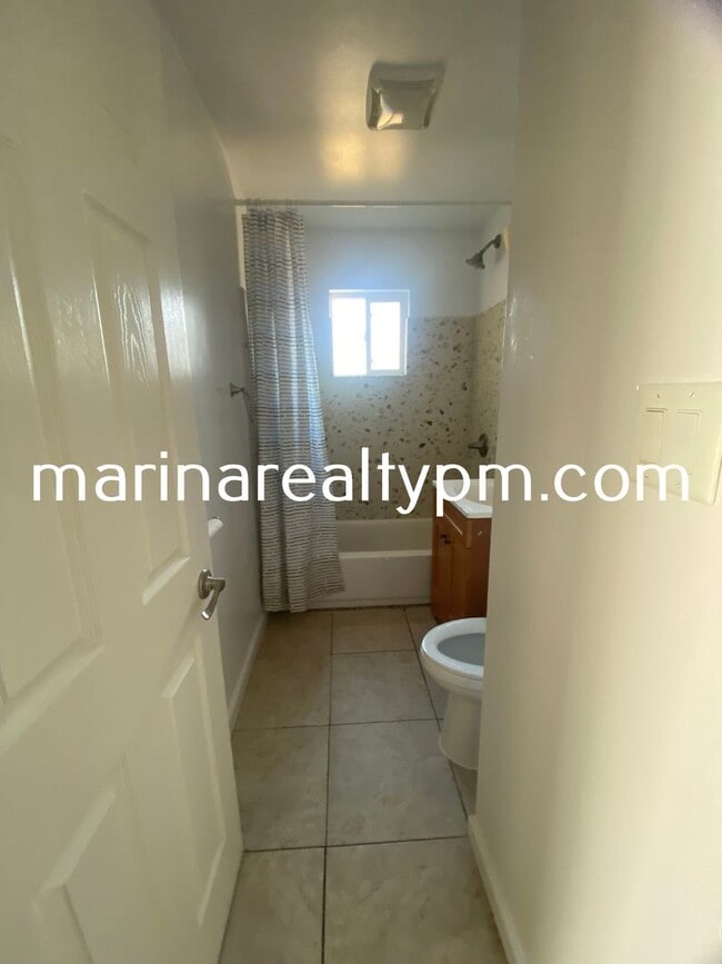 Building Photo - Charming 3 bedroom, 2 bathroom home locate...