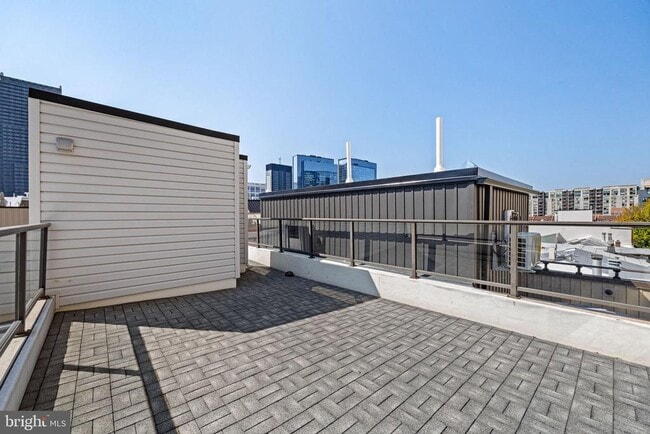 Building Photo - 2106 Spring St