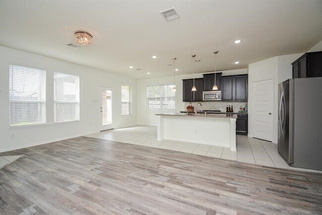 Building Photo - 22211 Weller Oaks Dr