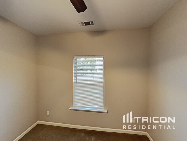 Building Photo - 116 Colt Ln