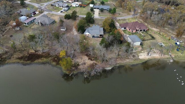 Building Photo - Lakefront Luxury Retreat, 5 Beds, 3 Baths, Quiet Gated Community.