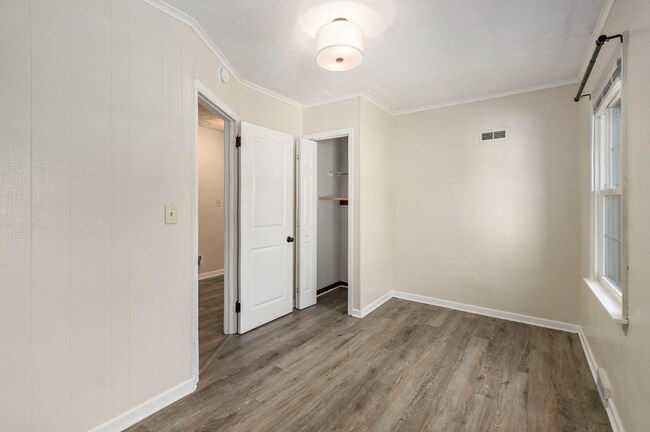 Building Photo - 191 E Division St NE