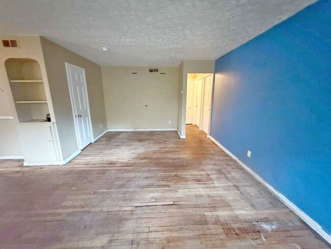 Building Photo - 3 BED 1 BATH BEAUTIFUL SINGLE FAMILY HOME