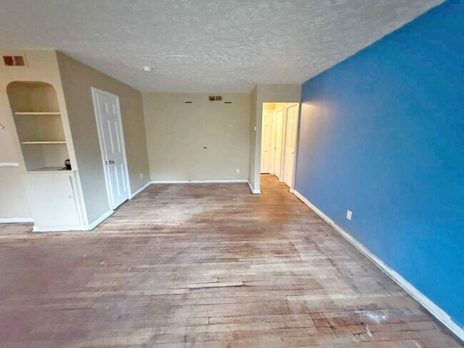 Building Photo - 3 BED, 1 BATH BEAUTIFUL SINGLE-FAMILY HOME IN CLEVELAND!