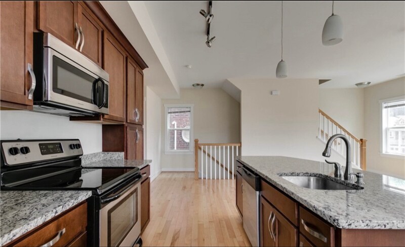 Building Photo - 1325 Porter St