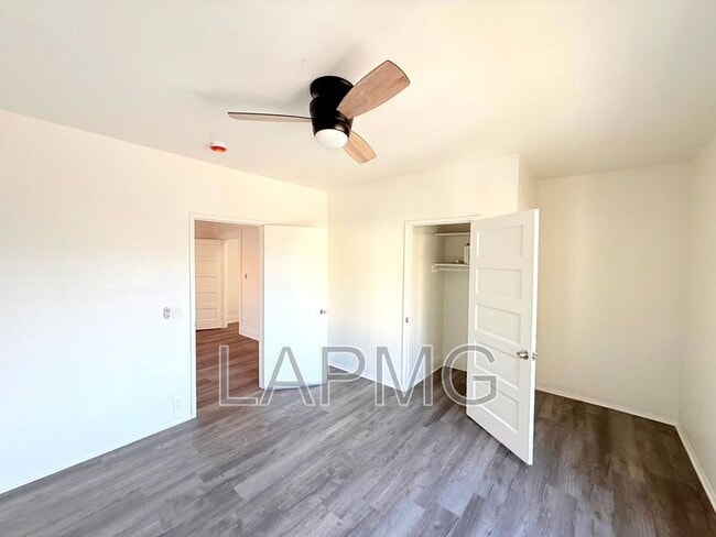 Building Photo - 1910.5 Daly St