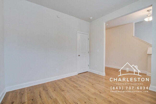 Building Photo - 7824 Montview Rd