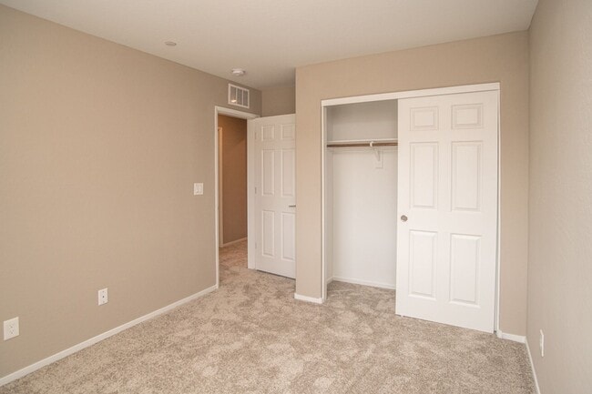 Building Photo - Gorgeous Townhome 3/2 in Santa Rosa Community in Summerlin!