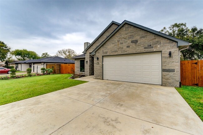 Building Photo - 1513 Sherl St