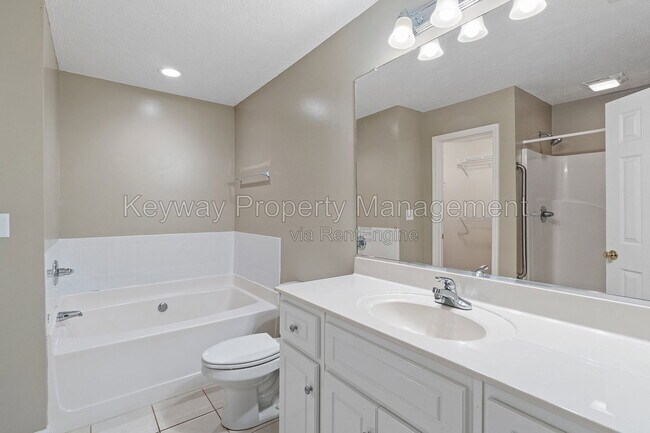 Building Photo - 296 Southbank Dr