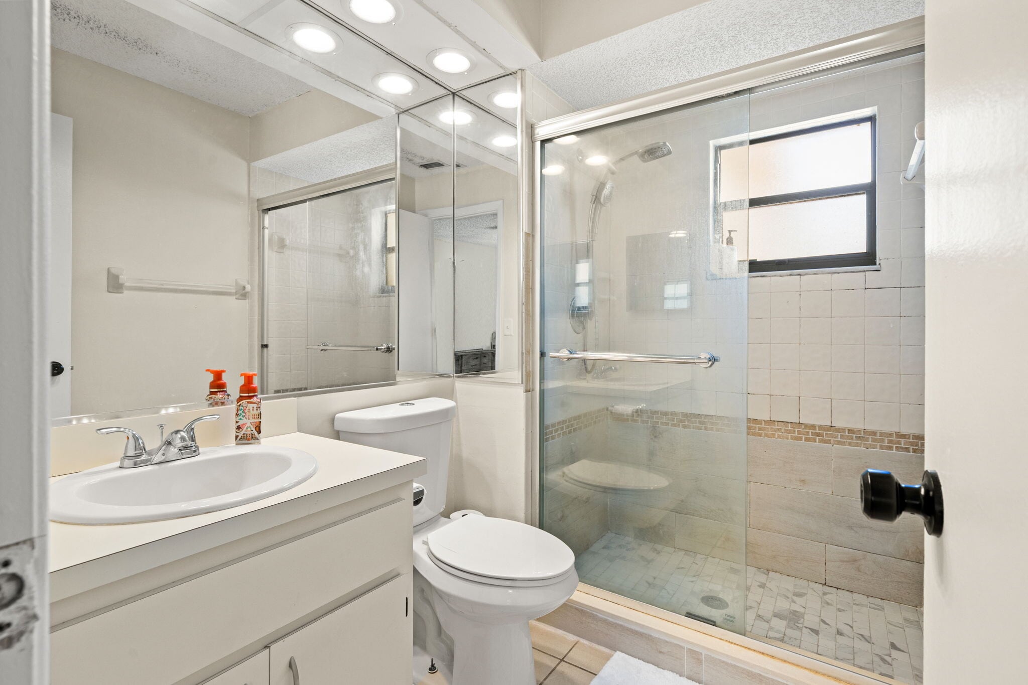 Building Photo - 8006 Picketts Ct