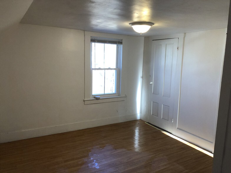 Bedroom 2 of 2 - 254 Plimpton St