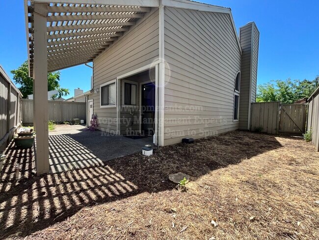 Building Photo - 5876 Alexandria Pl