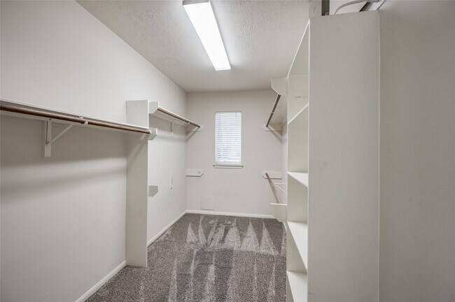 Building Photo - 3402 Caloway Ct