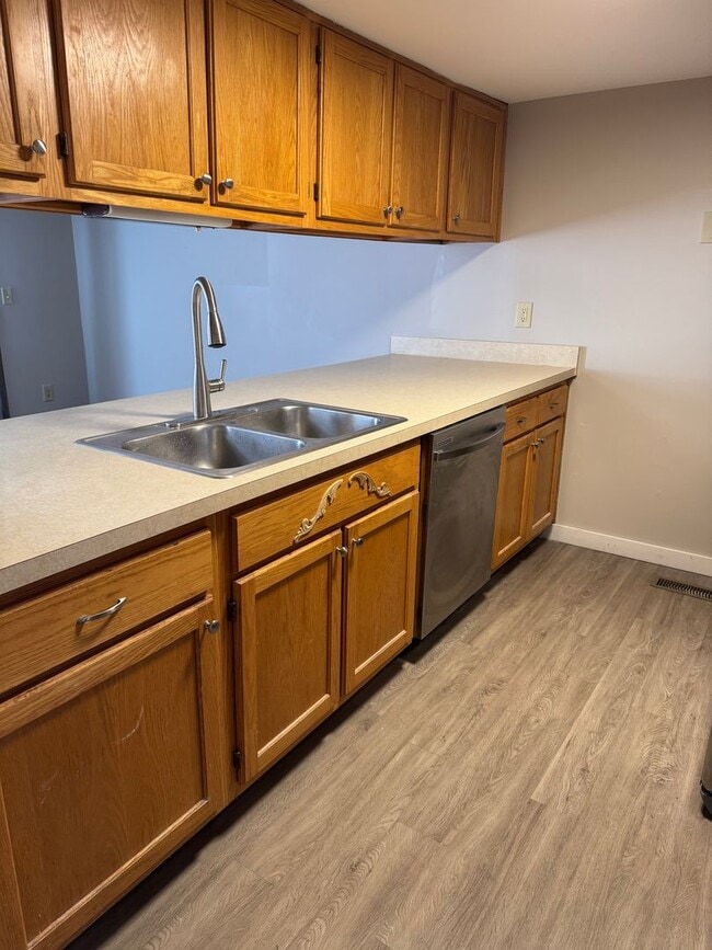 Building Photo - 3 Bedroom, 1.5 Bath Single Family Home - W...