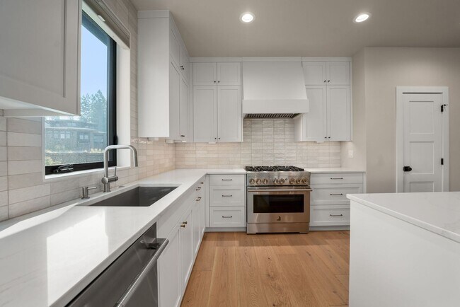 Building Photo - 2971 NW Polarstar Ave