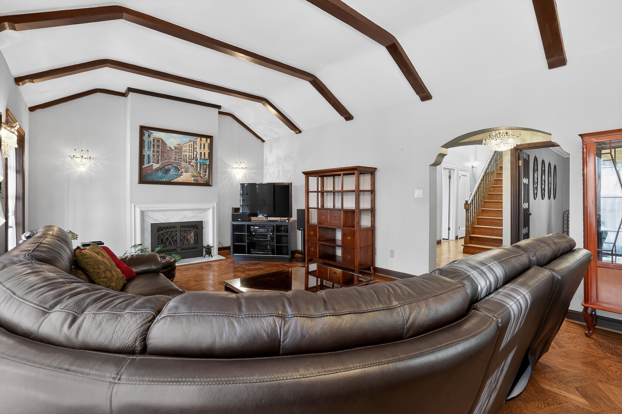 Living room facing fireplace - 60 Goleta Ave