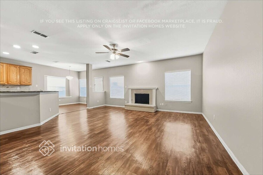 Building Photo - 4000 Iris Ct